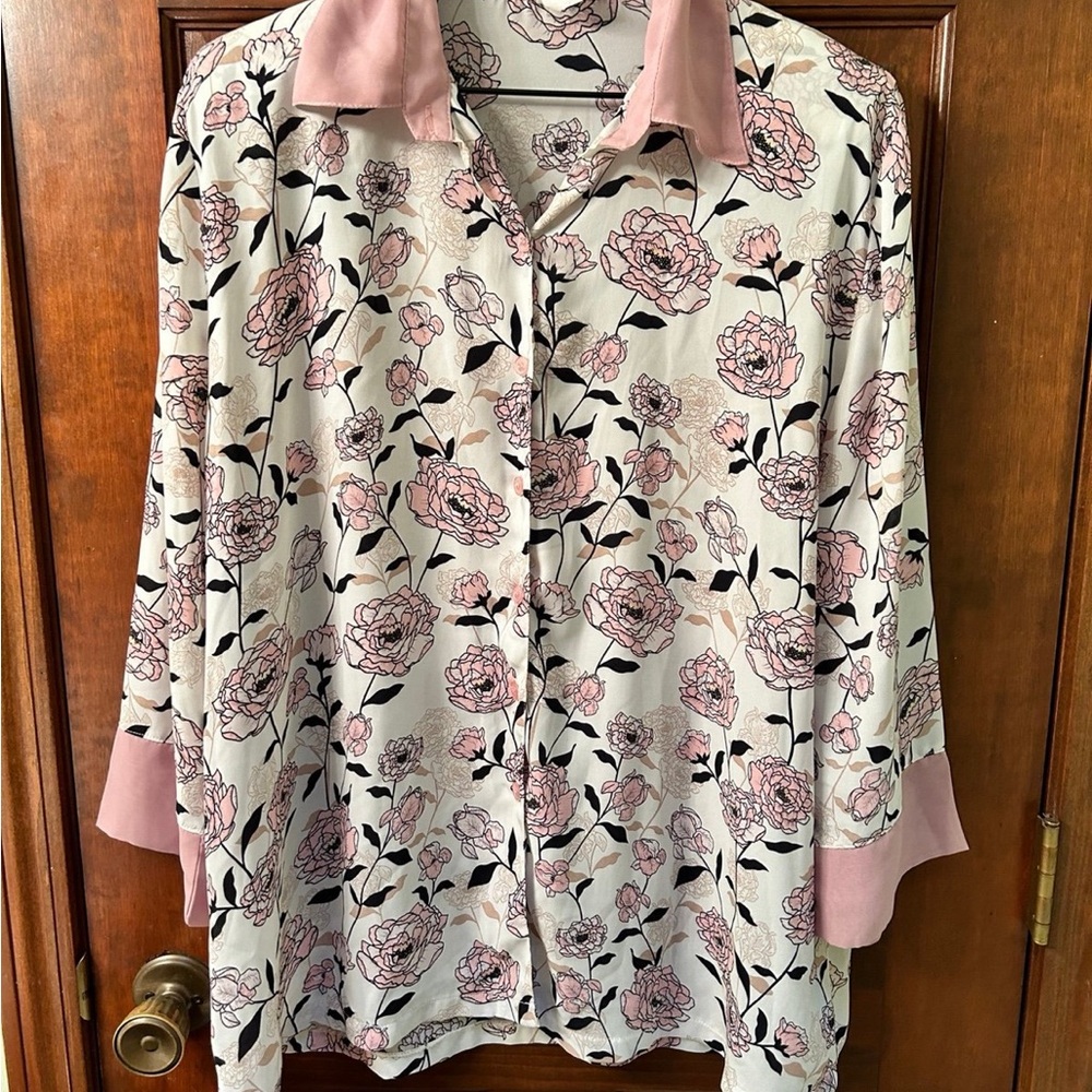 💜 Unbranded Pretty Pink Peony print long sleeve button front blouse. Size CL - Picture 2 of 6